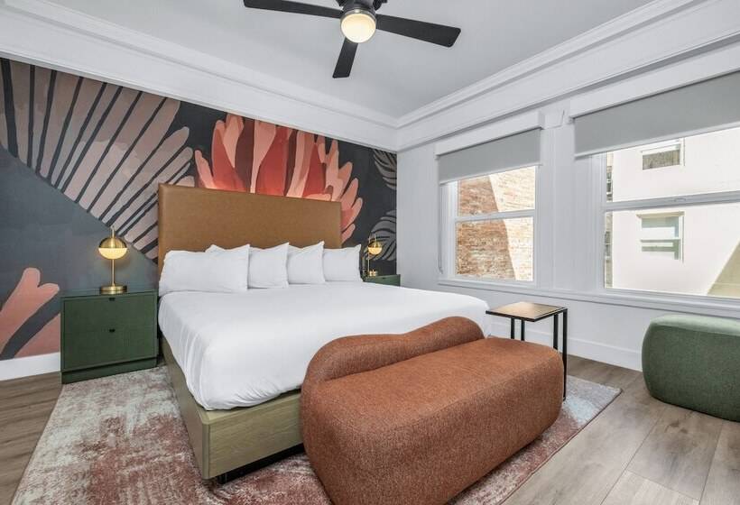 חדר דחוקס עם מיטת קינג, Nob Hill