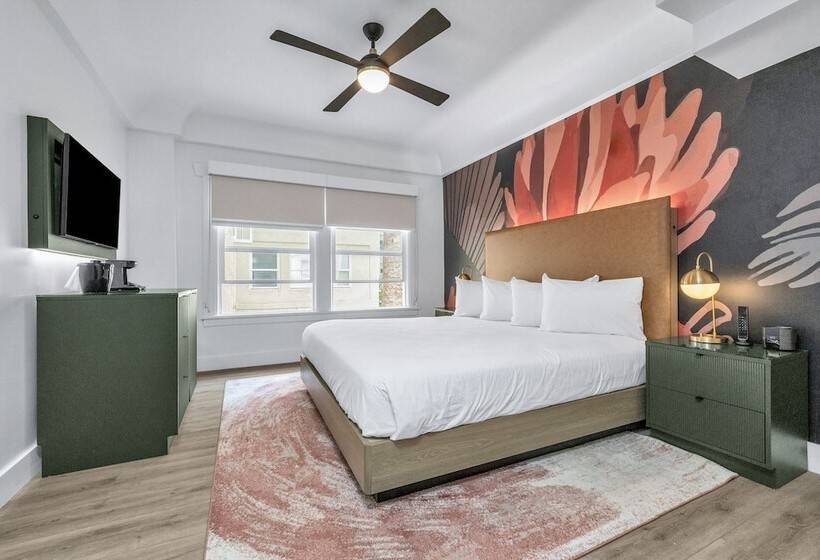 חדר דחוקס עם מיטת קינג, Nob Hill