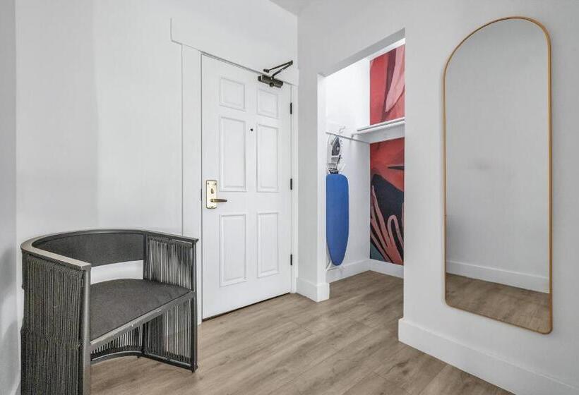 חדר דחוקס עם מיטת קינג, Nob Hill