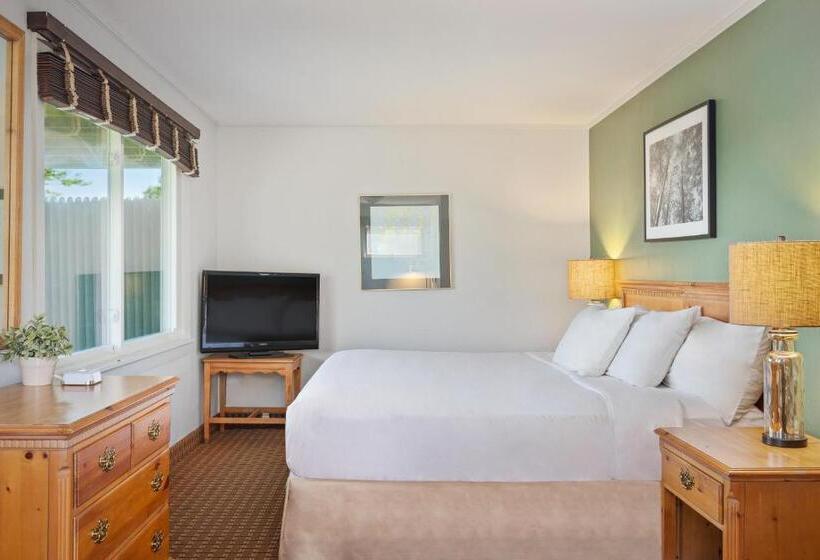 מיטת קינג בסוויטה, Ocean Gate Resort