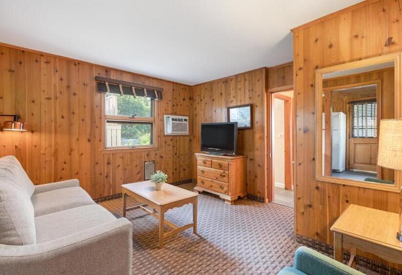 מיטת קינג בסוויטה, Ocean Gate Resort