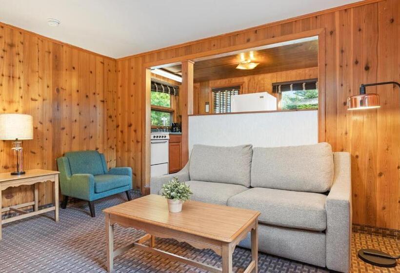 מיטת קינג בסוויטה, Ocean Gate Resort