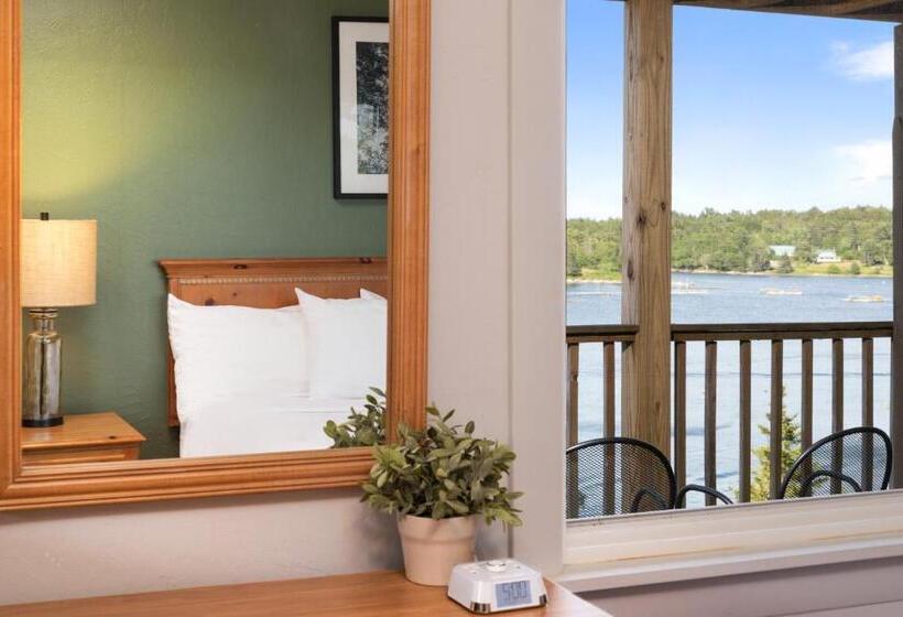 מיטת קינג בסוויטה, Ocean Gate Resort