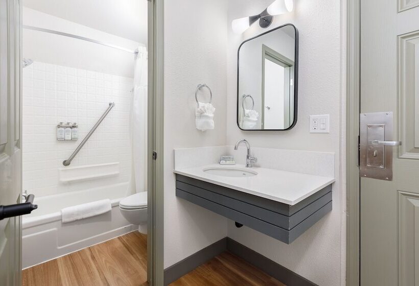 ダブルベッドのスタンダードスタジオ, Surfland