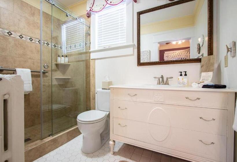 Номер Стандарт, The Oaks Victorian Inn