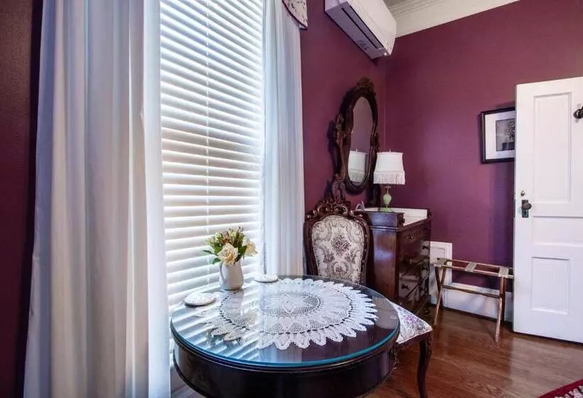 スタンダードルーム, The Oaks Victorian Inn