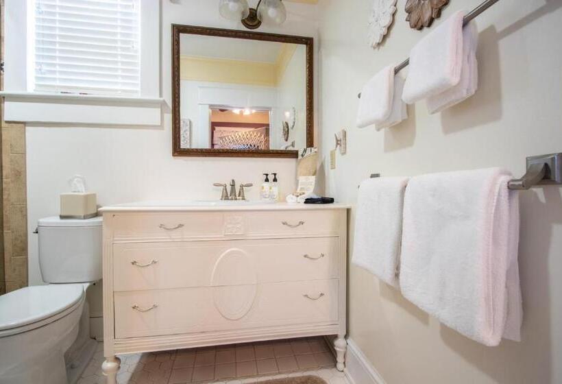 Номер Стандарт, The Oaks Victorian Inn