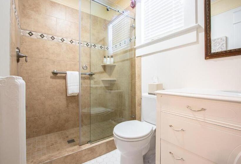 Номер Стандарт, The Oaks Victorian Inn