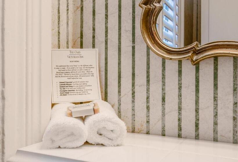 Люкс Кровать Кинг, The Oaks Victorian Inn