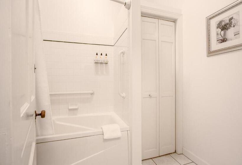 Люкс Кровать Кинг, The Oaks Victorian Inn