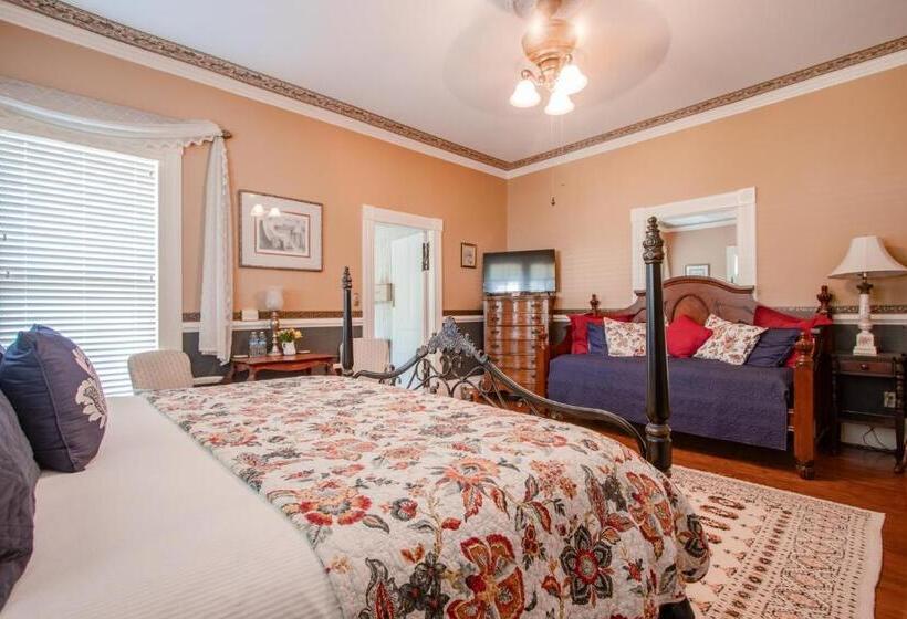 Люкс Кровать Кинг, The Oaks Victorian Inn