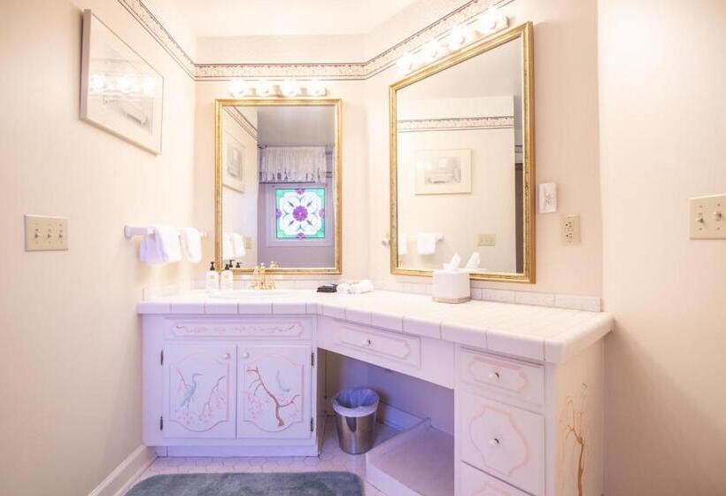 Стандартный Номер Кровать Кинг, The Oaks Victorian Inn