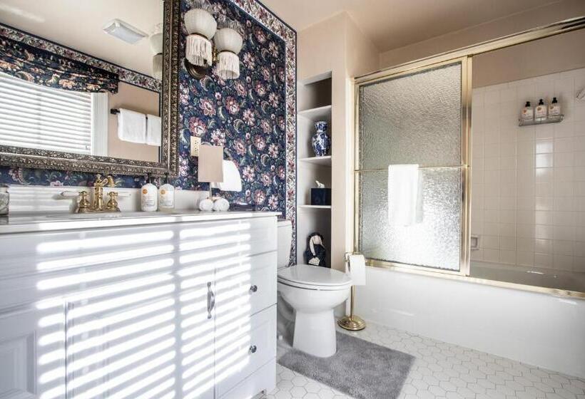 Полулюкс Повышенной Комфортности, The Oaks Victorian Inn