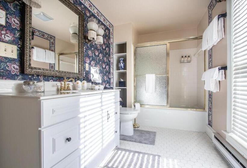 Полулюкс Повышенной Комфортности, The Oaks Victorian Inn