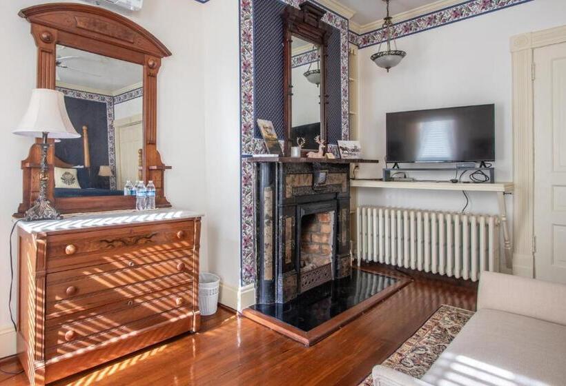 Полулюкс Повышенной Комфортности, The Oaks Victorian Inn