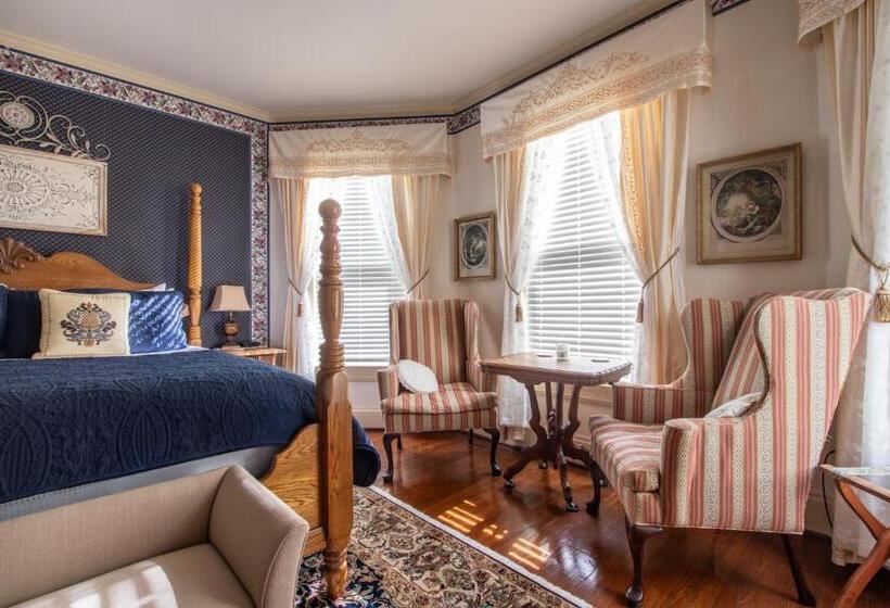 Полулюкс Повышенной Комфортности, The Oaks Victorian Inn