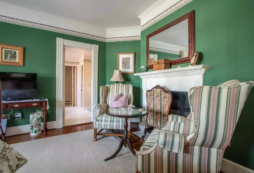 キングサイズベッドのスタンダードルーム, The Oaks Victorian Inn