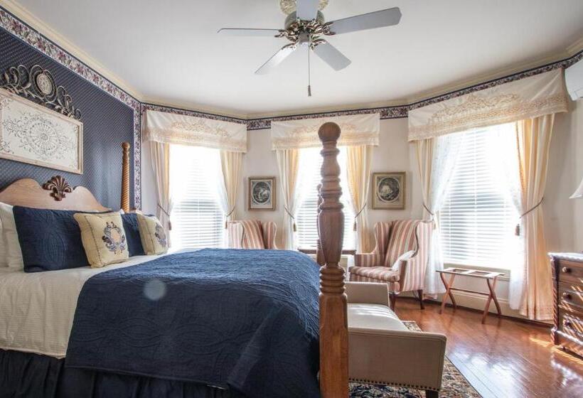 Полулюкс Повышенной Комфортности, The Oaks Victorian Inn
