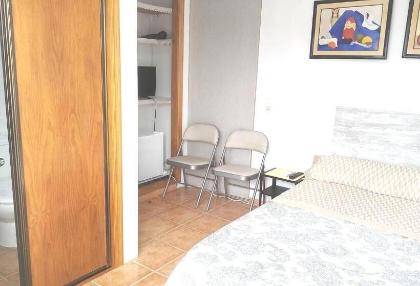 اتاق استاندارد با چشمانداز کوهستان, Golden Tower Pensión Auto Check In