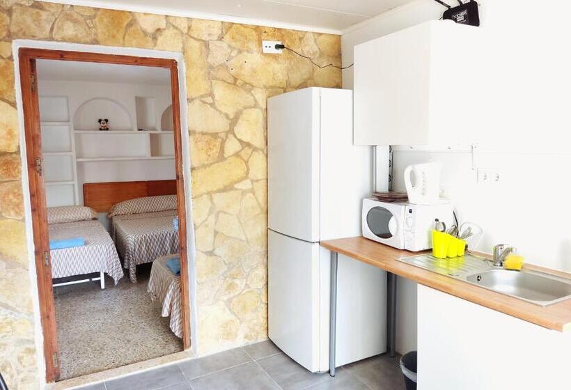 بانگلوی استاندارد, Golden Tower Pensión Auto Check In