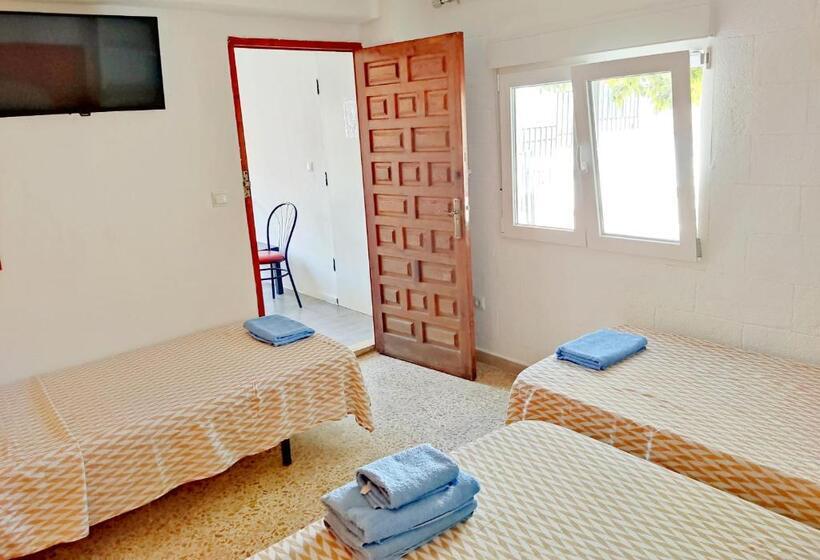 بانگلوی استاندارد, Golden Tower Pensión Auto Check In