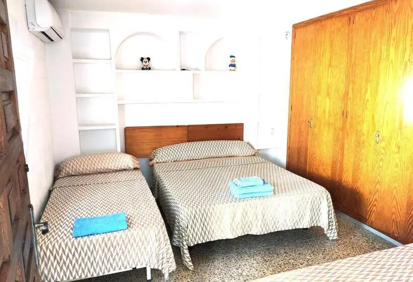 スタンダードバンガロー, Golden Tower Pensión Auto Check In