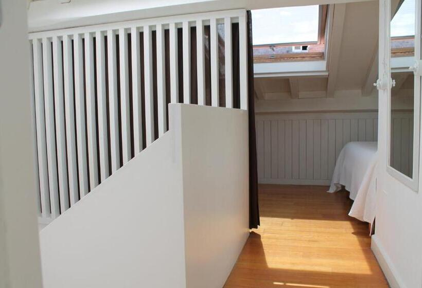 标准三人间, Pensión Con Encanto San Martiño Pinario