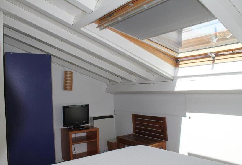 标准三人间, Pensión Con Encanto San Martiño Pinario