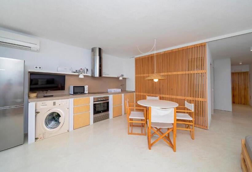 带有一个卧室和海景的高级公寓, Apartamentos Roca Plana