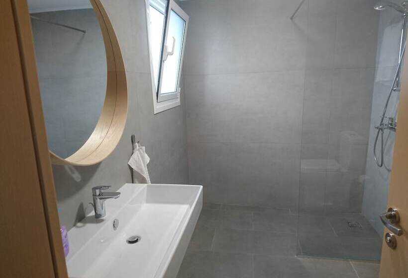 اتاق لوکس با چشمانداز دریا, Dima Vista