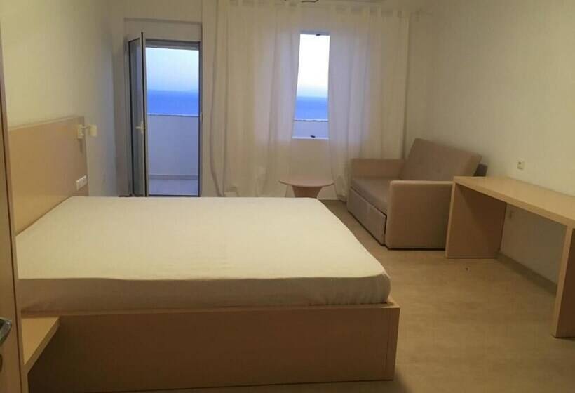 اتاق لوکس با چشمانداز دریا, Dima Vista