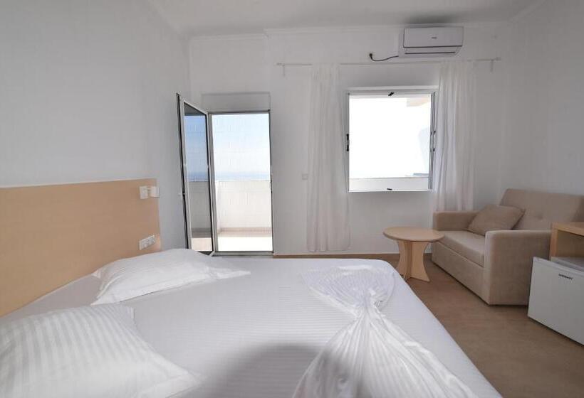 اتاق لوکس با چشمانداز دریا, Dima Vista