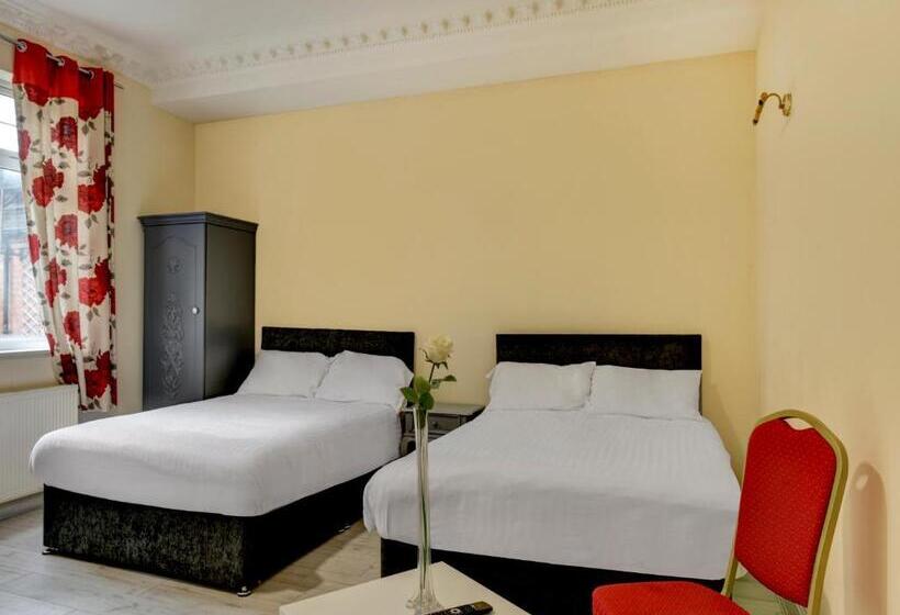 חדר משפחתי, Empire