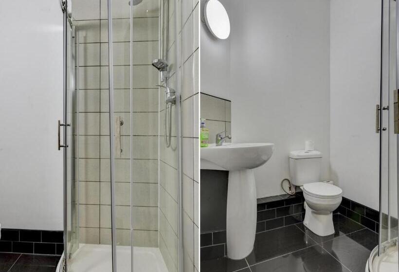 חדר משפחתי, Empire