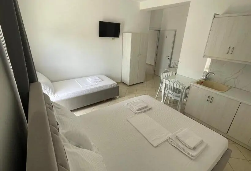 اتاق استاندارد سه تخته با بالکن, Joni Apartments