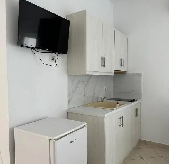 اتاق استاندارد سه تخته با بالکن, Joni Apartments