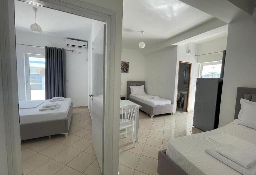 اتاق خانوادگی, Joni Apartments