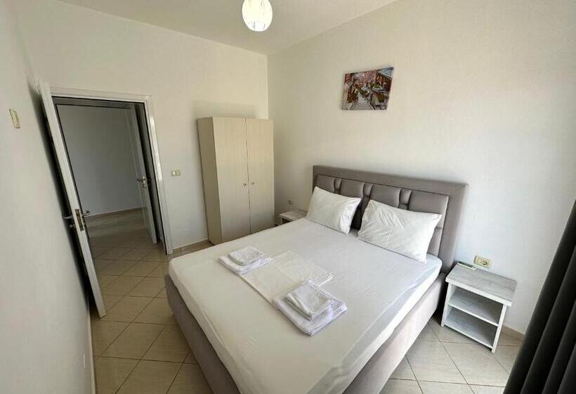 اتاق خانوادگی, Joni Apartments