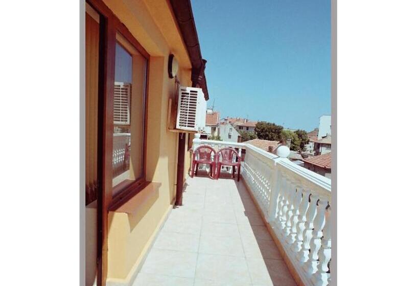 חדר משפחתי, Apart