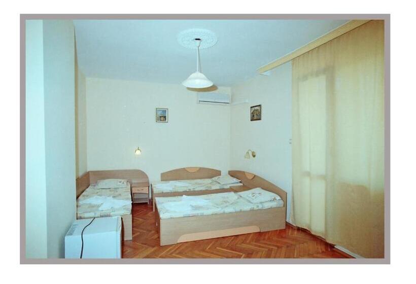 חדר משפחתי, Apart