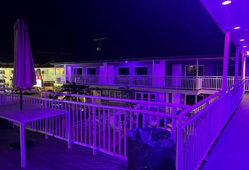 חדר דלוקס, Twilight Motel