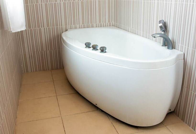 סוויטה משפחתית, Oyo 2359 Bayfront Karnadia