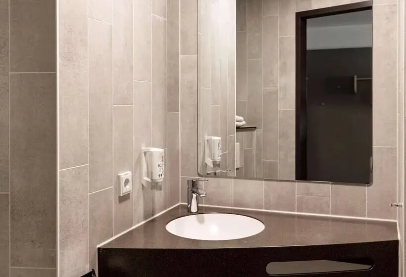 スタンダードトリプルルーム, B&b Hotel Marburg
