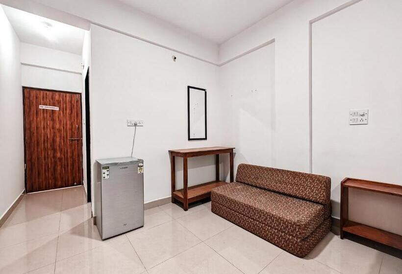 Трехместный Номер Стандарт с Балконом, Vibes Inn
