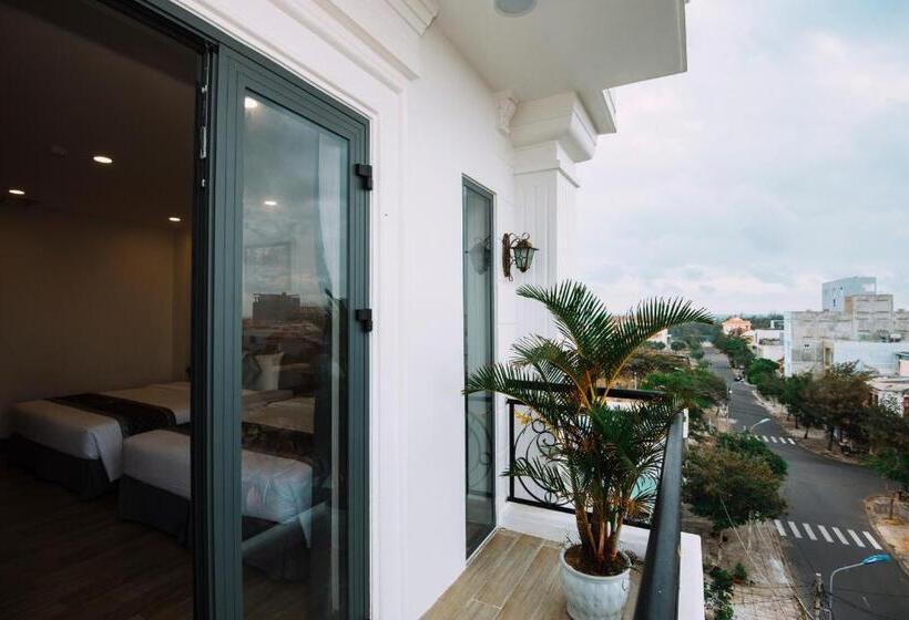 اتاق استاندارد چهارنفره با بالکن, Royal Palms