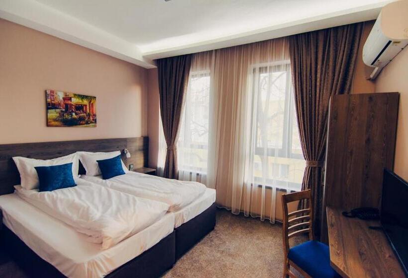 디럭스 룸, Magura