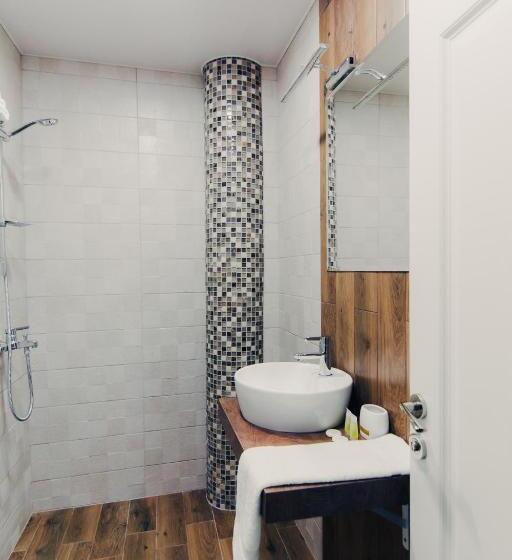 디럭스 스튜디오, Magura