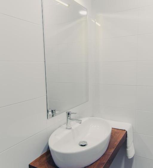 디럭스 스튜디오, Magura