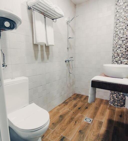 디럭스 스튜디오, Magura