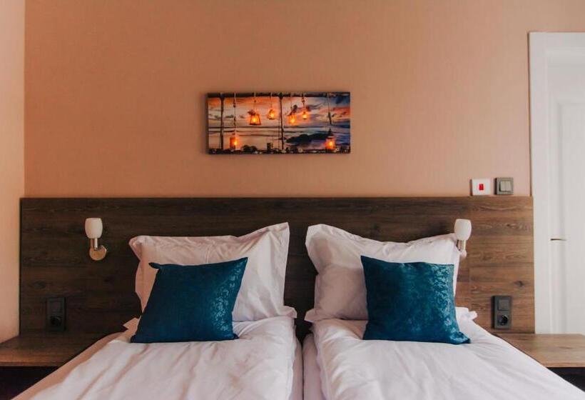 디럭스 룸, Magura